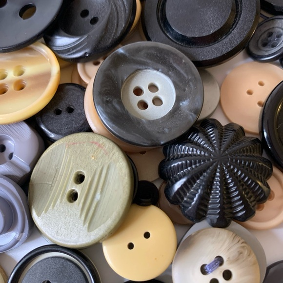 Assorted Vintage Button Collection - Picture 9 of 10